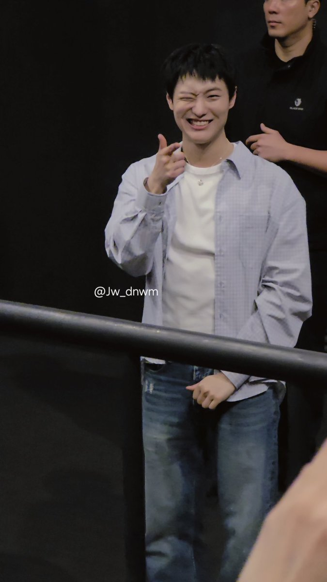 갤러리 정리 중에 발견
손윙끽~>_^