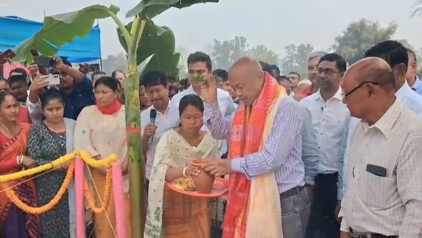 airnews_ghy's tweet photo. #Chirang জিলাৰ বিজনী মহকুমাৰ উলুবাৰীত আজি #BTC ৰ মুখ্য কাৰ্যবাহী সদস্য হাগ্ৰামা মহিলাৰীয়ে পাঁচ কোটি টকা ব্যয় সাপেক্ষে বীৰ চিলাগাং বসুমতাৰী সোঁৱৰণী মিনি ষ্টেডিয়ামৰ আধাৰশিলা স্থাপন কৰে ৷
#FoundationStoneLaying
#ministadium
@HagramaOnline
#AkashvaniPics : Kunja https://t.co/ce2uK5bRx1