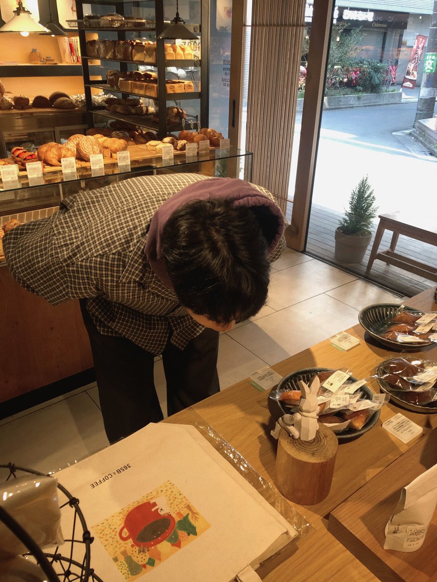 NCTsmtown's tweet photo. 食べる？ 

#JOHNNY 
#NCT #NCT127 https://t.co/ZmPghc7J4t