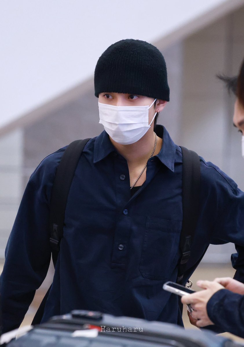 ryultuyul's tweet photo. jangan pake baju putih polos, item polos jg gaboleh, pokoknya baju POLOS FITTED GA BOLEH, GA BOLEH PAKE KEMEJA GANTENG DIBUKA KANCINGNYA DUA ITU JG GA BOLEH, jangan pake topi, JANGANPAKE JAKET RACING NGENG NGENG, JANGAN GANTENG GANTENG KOCAK???? https://t.co/zZdxgE7R56