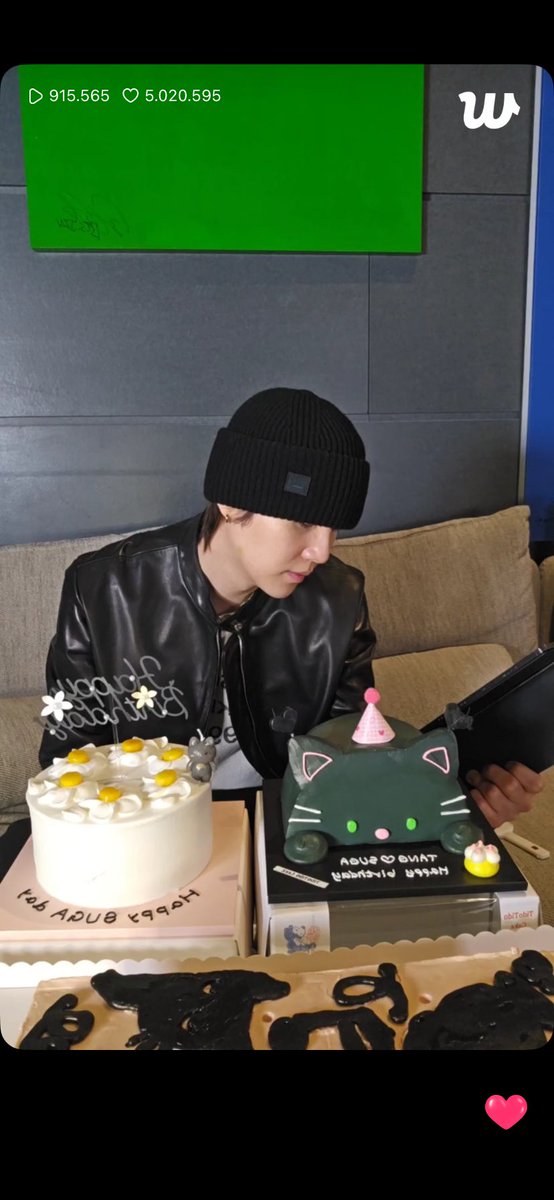 aempiiii's tweet photo. cakep bgt gils, happy SUGA day!! https://t.co/HQbvA0boKw