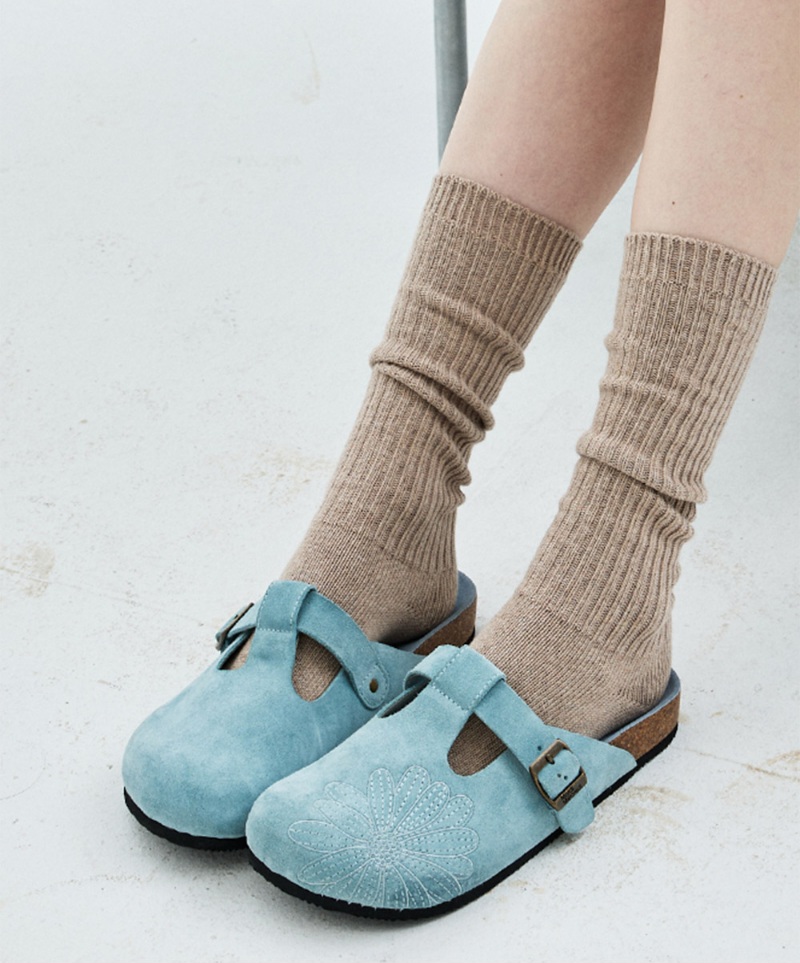 〰️Preorder〰️ 
🐮Mardi Mercredi CLASSIQUE T-STRAP SUEDE MULE🐮‼️Sale50%‼️หนังวัวแท้ นุ่มสบาย พื้นคอร์กช่วยซัพพอร์ตเท้า 

💬รับ 2 สี
Blue 
Pink  

✖️Price : 1,490฿✖️

📌จ่ายตอนของมา แต่ห้ามเทน้า
📍รับจำนวนจำกัด
(รอของ6-8week) #jeffbpre

⬇️สั่งจองได้ที่ฟอร์มใน reply ใต้โพสนะคะ⬇️