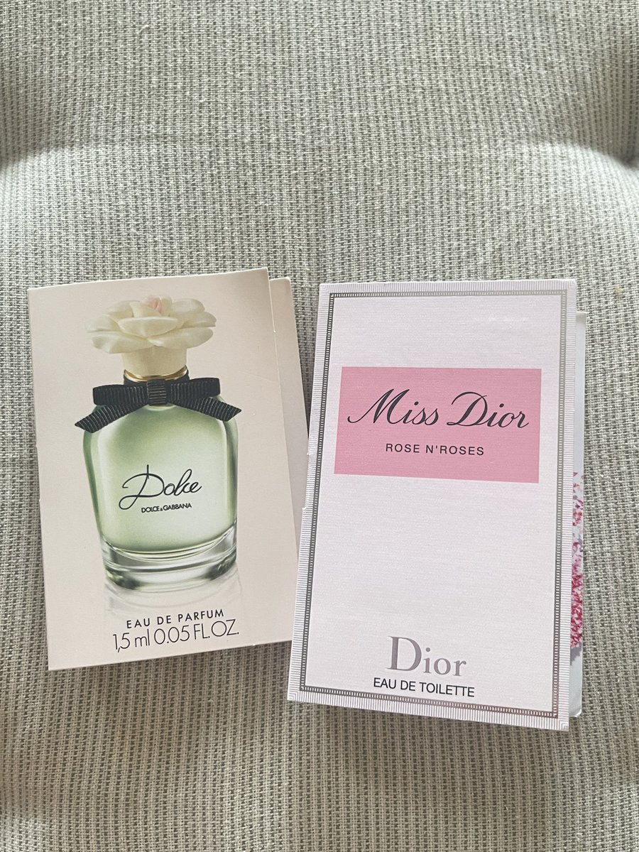 sweet_tea20's tweet photo. ส่งต่อน้ำหอมจิ๋วค่า ส่งต่อเป็นเซท 120 รส

Miss Dior Rose n Roses EDT 1ml
Dolce&amp;Gabbana Dolce EDP 1.5 ml

ฉีดไปไม่เกิน 2 ครั้งค่ะ #ส่งต่อน้ำหอม #น้ำหอมมือสอง #คสอมือสอง #เครื่องสําอางมือสอง #ส่งต่อเครื่องสำอาง https://t.co/EtxL2IOg4t