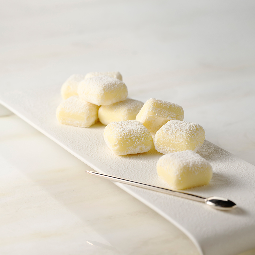 branchechocolat's tweet photo. ひと口で広がる、
とろける食感とミルクの濃厚な味わい。
頑張る自分にも、
想いを伝えたいあの人にも。
ブランシェ・ショコラが贈る、至福のスイーツタイムを。

ホワイトデー当日の配送もまだ間に合います🎁
3/14(土)の配送は【3/11(水)a.m. 11:30】ご注文分まで🚚
🍫https://t.co/NLp9KZ74wt https://t.co/ph4WDTWJUC