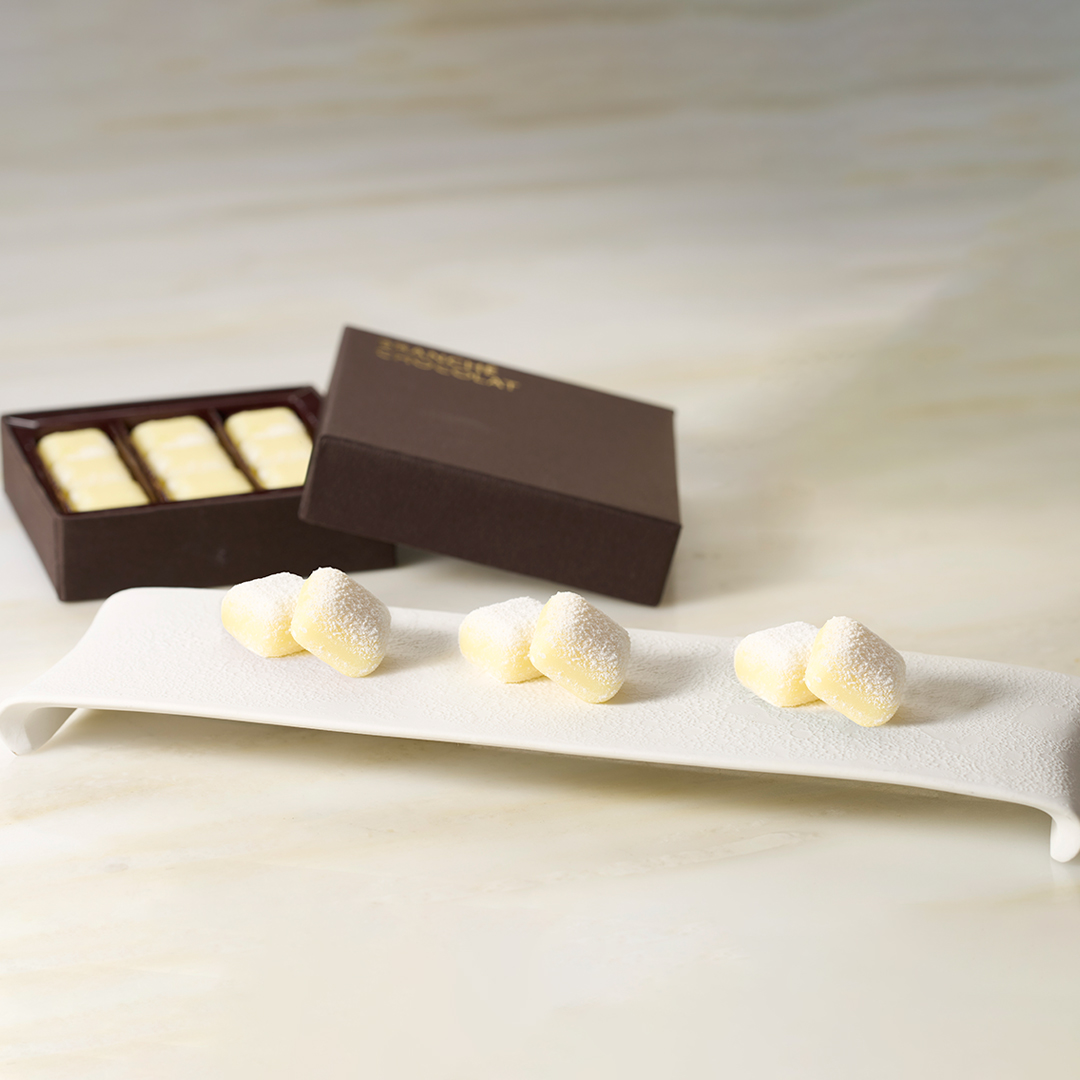 branchechocolat's tweet photo. ひと口で広がる、
とろける食感とミルクの濃厚な味わい。
頑張る自分にも、
想いを伝えたいあの人にも。
ブランシェ・ショコラが贈る、至福のスイーツタイムを。

ホワイトデー当日の配送もまだ間に合います🎁
3/14(土)の配送は【3/11(水)a.m. 11:30】ご注文分まで🚚
🍫https://t.co/NLp9KZ74wt https://t.co/ph4WDTWJUC