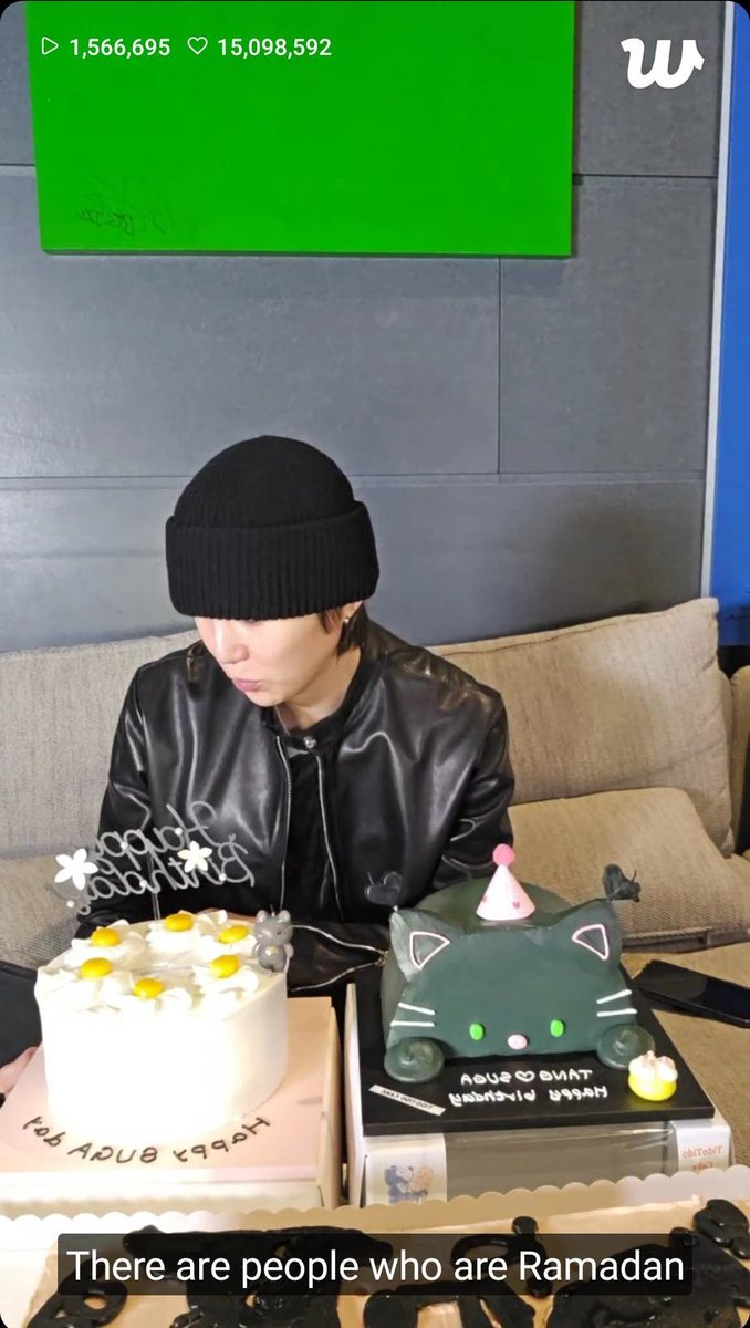 BTSTurkey's tweet photo. [09.03.2026] SUGA Weverse yayınından~

[TR] "'Kilo mu verdin?' Evet, çok kilo verdim, şu anda 59 kiloyum. Ahh, Ramazan'ı kutlayan çok fazla insan var." https://t.co/b4ETmN15yO