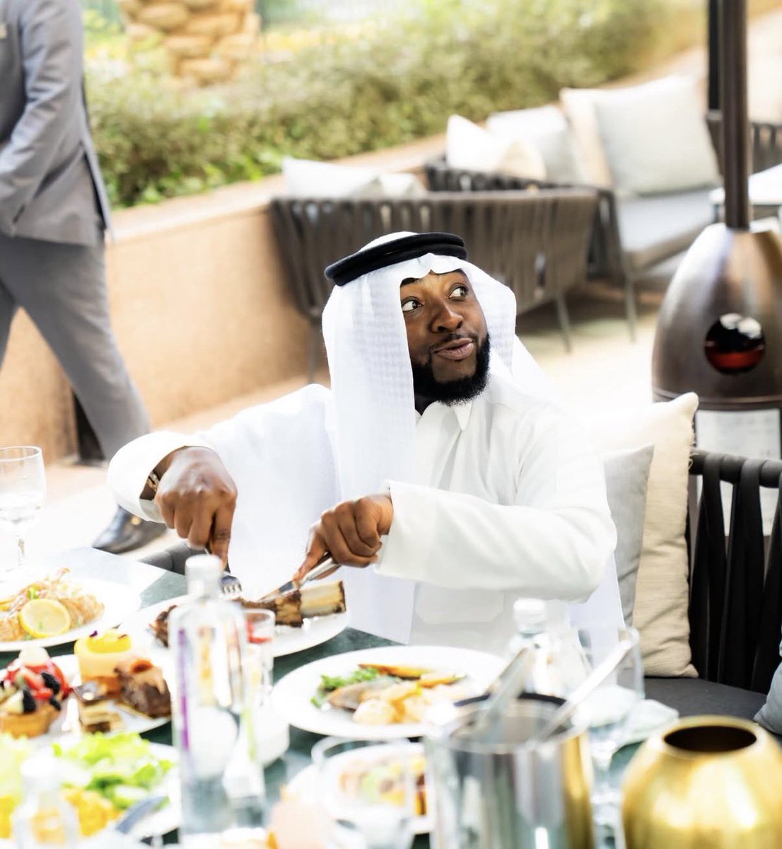 I wish Davido can come on Twitter today and just tweet “Hi” because I miss him so much😩❤️