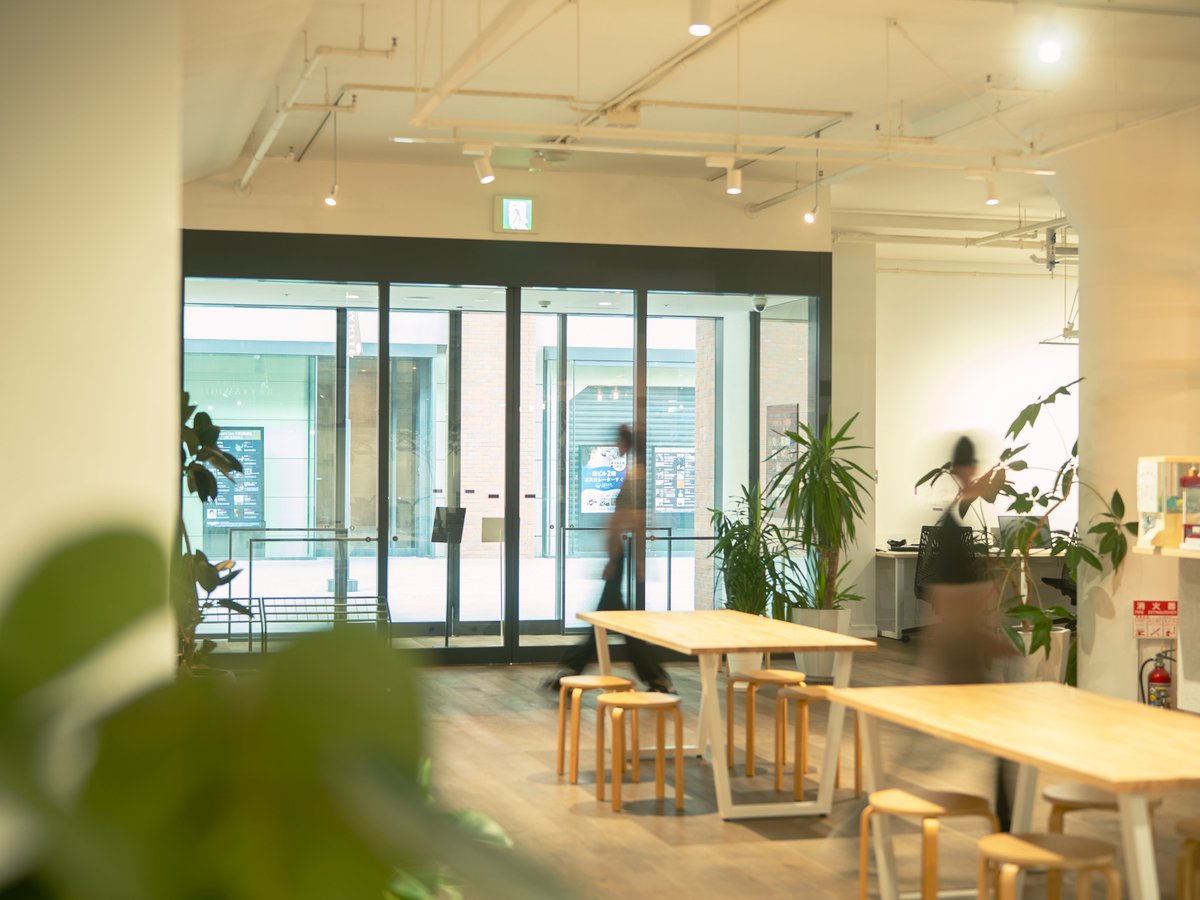 CellInteractive's tweet photo. ＼📣実は、移転していました／

セルディビジョングループは、昨年8月に横浜・北仲の「KITANAKA BRICK&amp;WHITE」に移転しました。

ダンスを通じ��街にひらかれた活動を展開するDance Base Yokohamaさんと共に異なるフィールドで活動する2つのチームが集い、新しいクリエイティブ拠点をつくりました。 https://t.co/tUrqLjAUxN