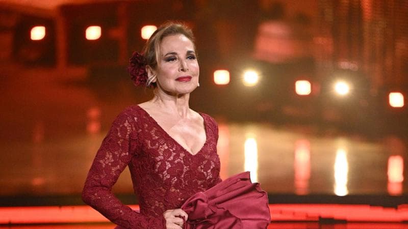 Cinguetterai's tweet image. Mentre si discute del suo ritorno in Rai dopo l'esperienza a #BallandoConLeStelle, si sussurra che per Barbara D’Urso ci sia un progetto che promette di far parlare: un docu-film in cui la conduttrice racconta la sua storia, senza filtri e senza censure. Col cuore

(Vanity Fair)