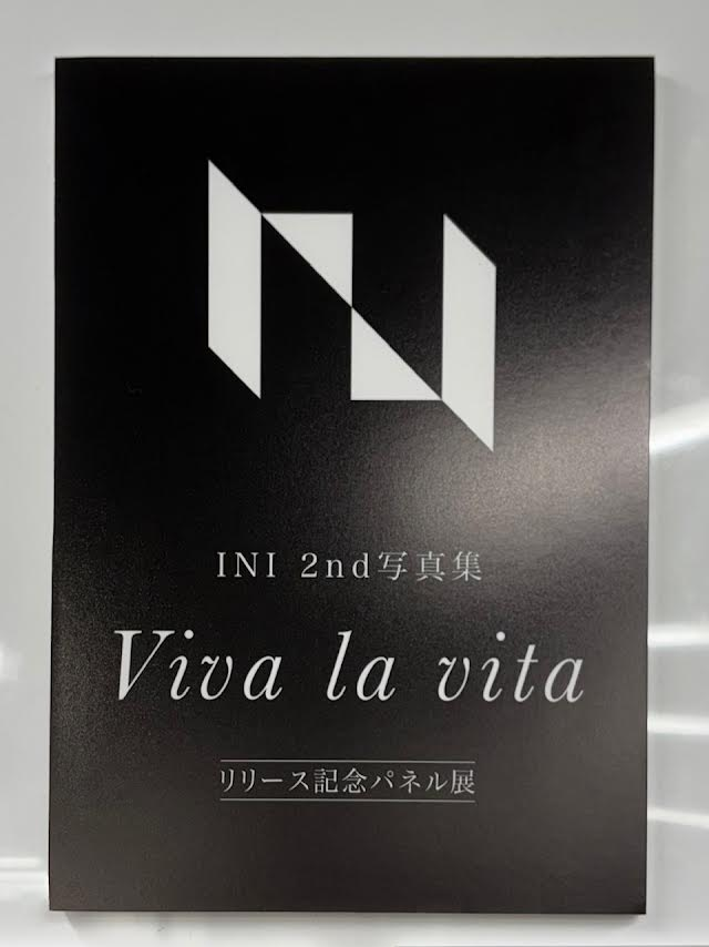 TOWER_Fukuoka's tweet image. 【#INI】

パネル展示＆サイン入りパネル
プレゼント抽選企画は
⚠️‼️本日3月9日(月)まで‼️⚠️

2nd写真集
『Viva la vita』大好評発売中!!🙌🏻
#MINI の皆さま!!
ご来店お待ちしております!!💖
🔗tower.jp/store/news/202…

#ビバラビINI #INI2nd写真集