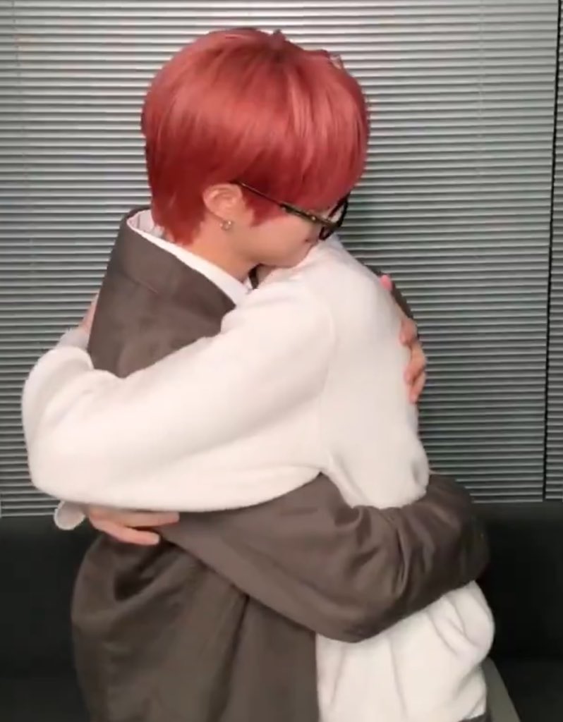 theyoonboo's tweet photo. ults both doing the awoong dawoong challenges #svteam crumbs for me ๐ but the difference between babjju & boochan is so funnyhdjdhsgfhdj https://t.co/BKWb4Dqgt8