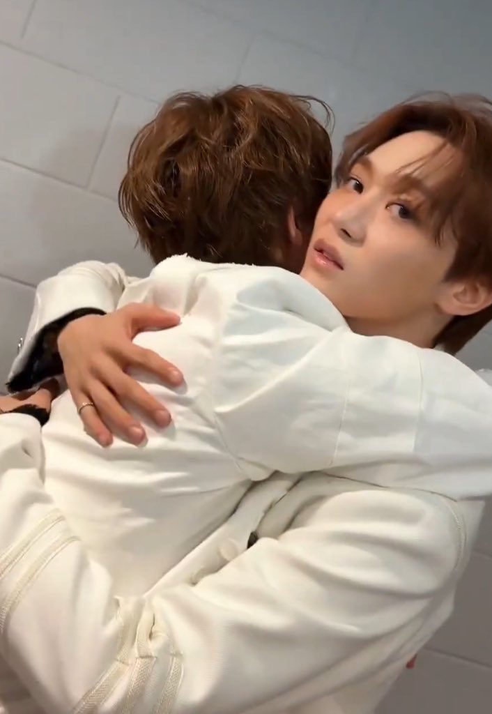 theyoonboo's tweet photo. ults both doing the awoong dawoong challenges #svteam crumbs for me ๐ but the difference between babjju & boochan is so funnyhdjdhsgfhdj https://t.co/BKWb4Dqgt8
