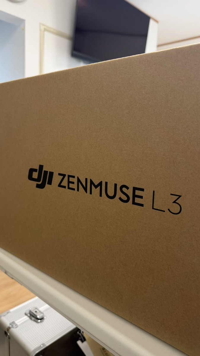 腰道具のバージョンアップ到着。
でも開封は我慢して出張移動😣

まずは年度末業務をきっちり対応してからだな。新しい現場フィールドに向けて装備を整えながらTeamで士気を高めていこう。始球式が楽しみ。

#ZenmuseL3 #DJI
