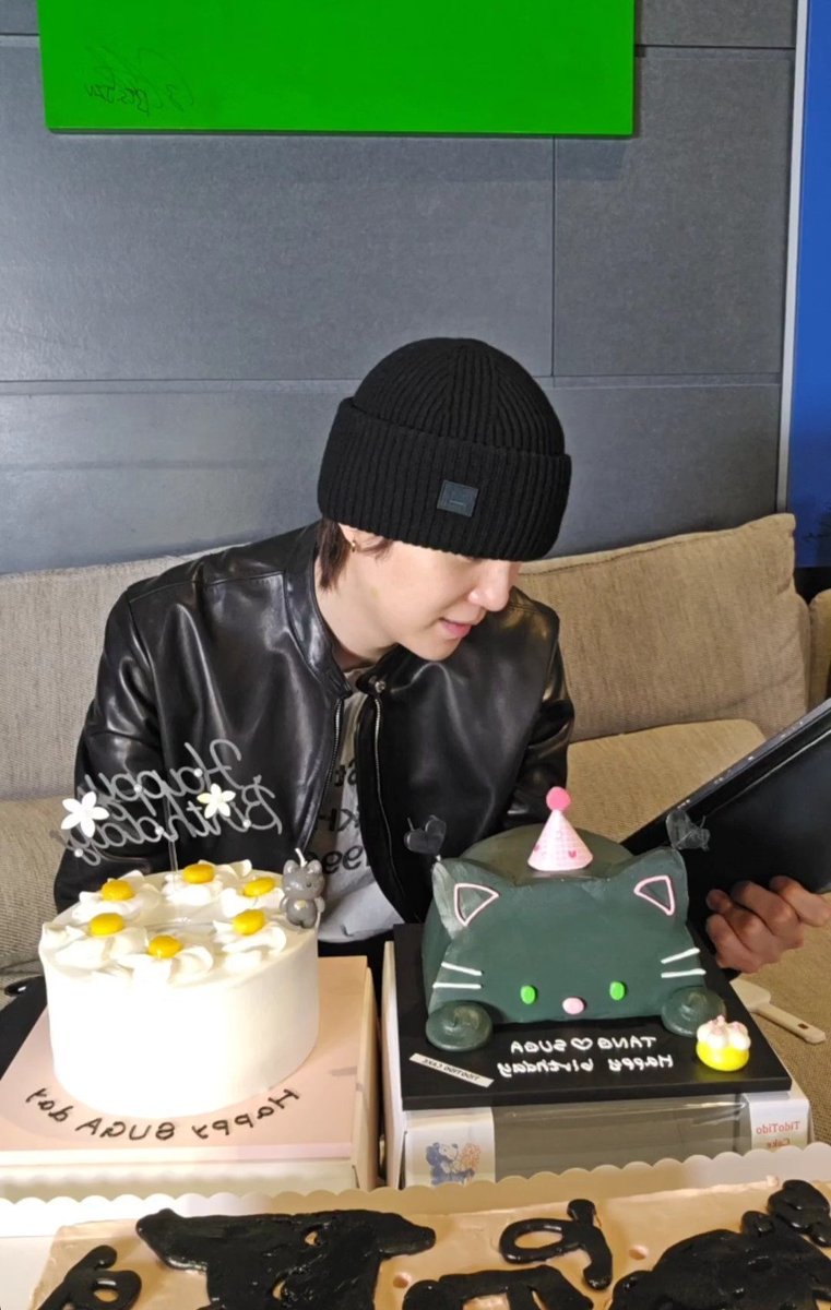 SUGA tweet media