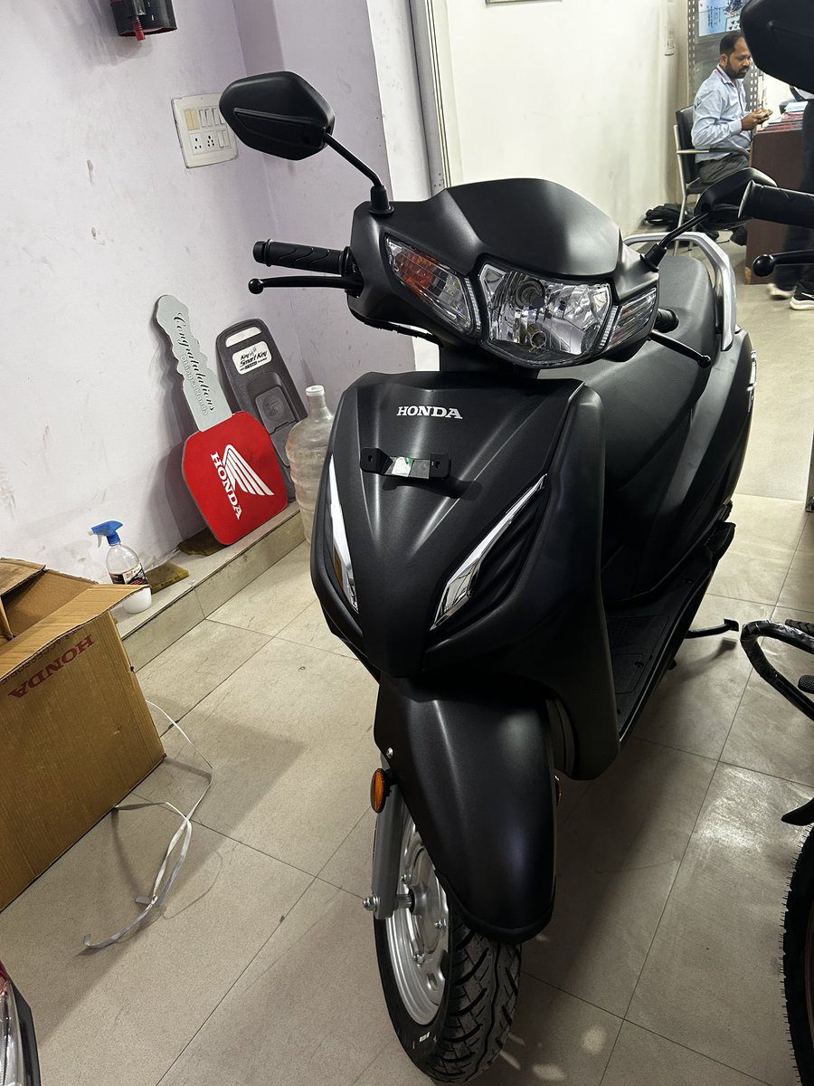 AshokGoyal007's tweet photo. Hero ko @Honda laao #New_Member #Honda_Activa #Jai_Mahadev #Jai_Shri_Krishna 🫡🙏😅👍 https://t.co/mg9uNSCzR6
