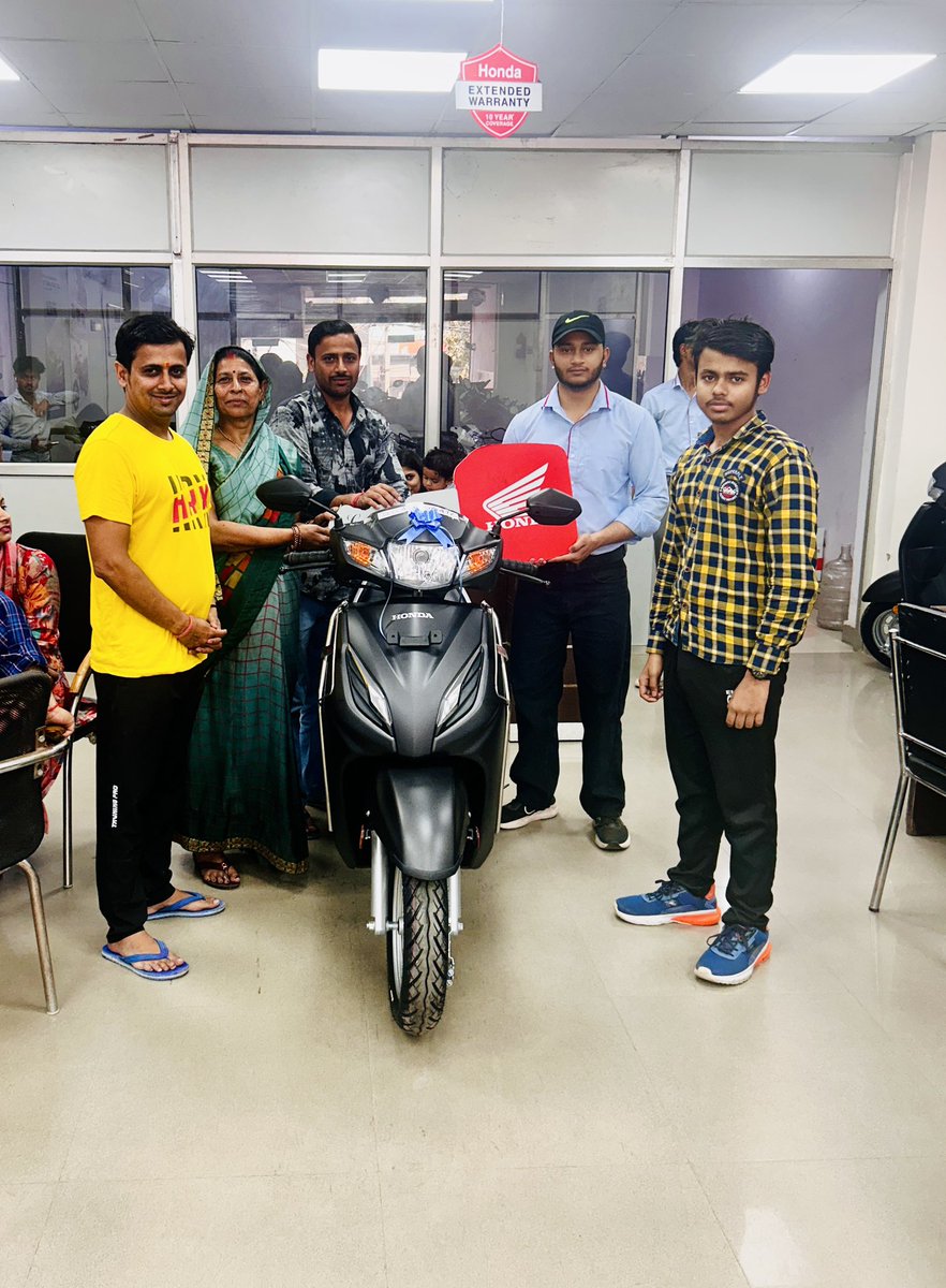 AshokGoyal007's tweet photo. Hero ko @Honda laao #New_Member #Honda_Activa #Jai_Mahadev #Jai_Shri_Krishna 🫡🙏😅👍 https://t.co/mg9uNSCzR6