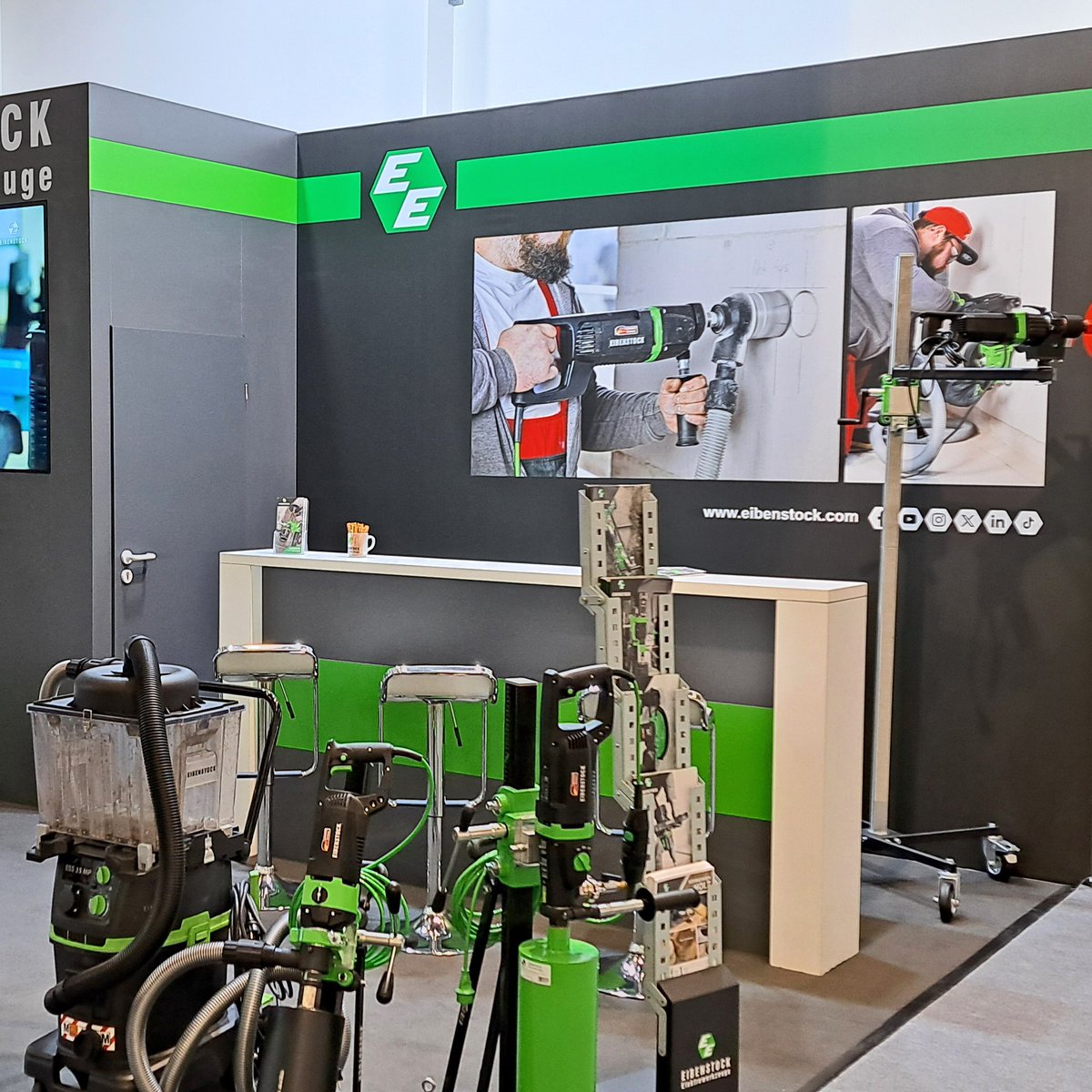 EIBENSTOCK_PT's tweet image. Come and visit us at Light + Building in Frankfurt until Friday!
You’ll find us in Hall 12.0, Booth F10.

#LB26 #ehandwerk #elektrotechnik #Elektrohandwerk #Elektrikerin #elektriker #Elektroniker #Elektronikerin