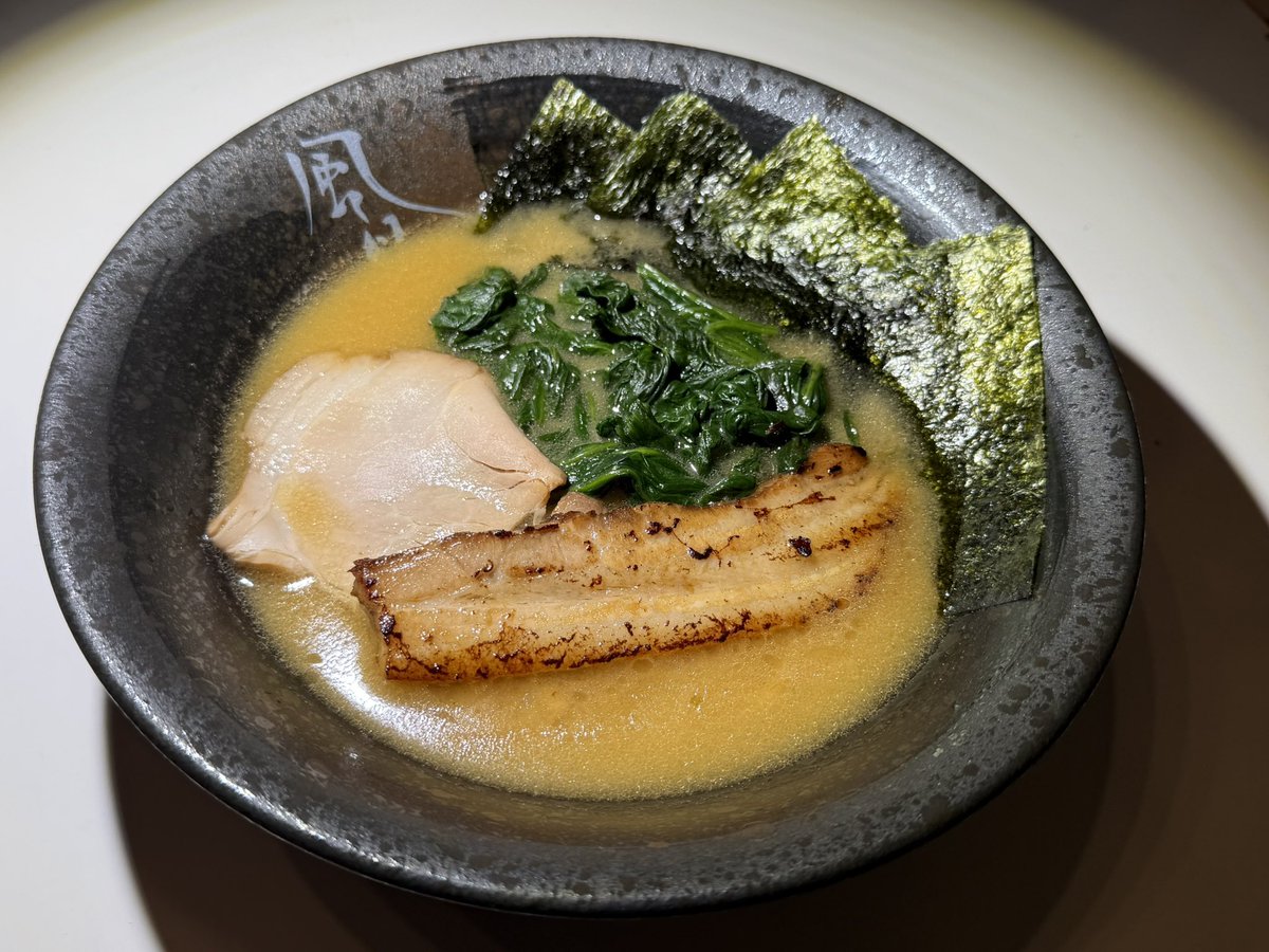 89eightnine's tweet photo. 2026.03.09.
麺心風見鶏.

濃厚鶏白湯の家系.
『鶏家らーめん』

醤油がちょっぴり変わりました！
より濃厚にコクがプラスされました！

お客様のご来店スタッフ一同心よりお待ちしております！
麺匠文蔵さん×麺心風見鶏のコラボラーメン
『文風らーめん』も大好評中です！

#麺心風見鶏
#佐久市岩村田 https://t.co/vRjCbvyqQE