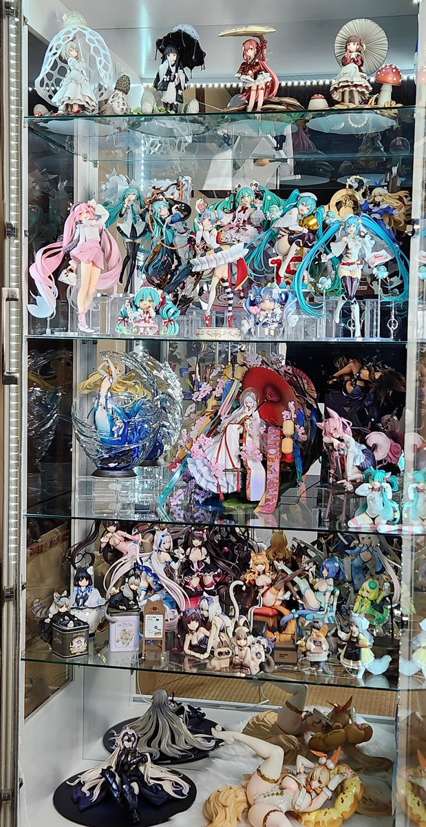 _xxmu9's tweet photo. 久しぶりに反応一杯あって調子にのってフィギュア棚上げ〜🤣
2026.3.9 https://t.co/KuUiekv8IJ