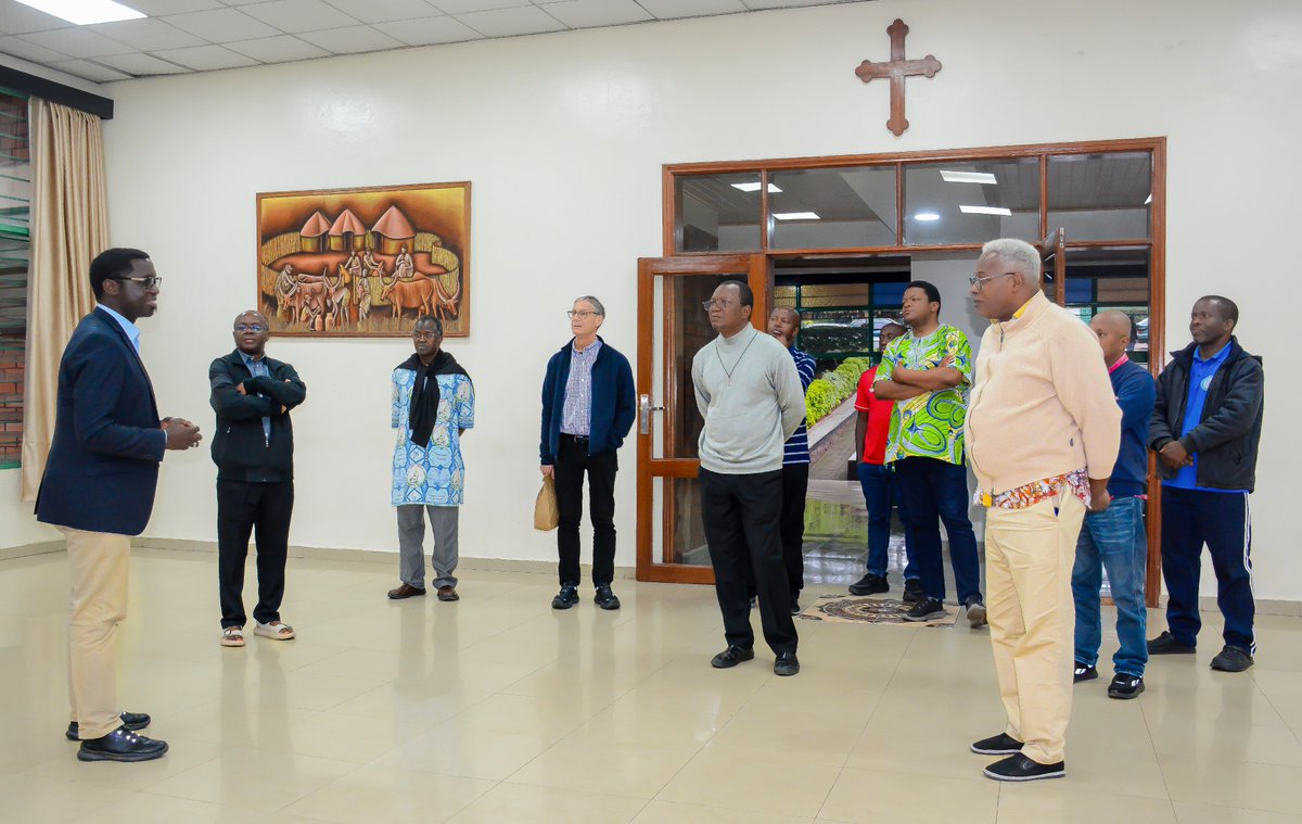 CentreJUC's tweet photo. JUC was delighted to welcome a courtesy visit from the #JCAM delegates who were in Kigali to attend a meeting at the @Jesuits_RwB Province, where they were reflecting on the best ways to accompany young Jesuits in their formation journey. https://t.co/T8p6UX5IXR