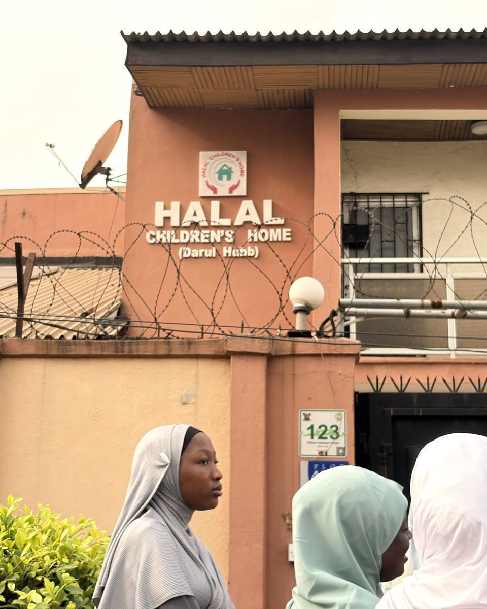 Fcmfoundation's tweet photo. 📸: Our Scholars at ULSP and ULSP Female paid a courtesy visit to Halal Children's Home, as their way of giving back to the society.

#impact
#ulsp
#fcmf https://t.co/T0IHm4NrdU