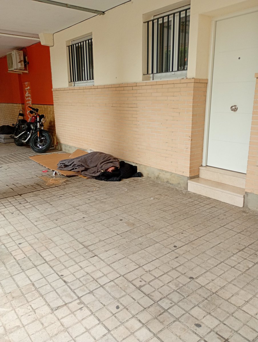 Papelerasevilla's tweet photo. @VoceandoSevilla @LipasamSevilla @Ayto_Sevilla En la Macarena no estamos mejor. https://t.co/bOQiEzmyFr