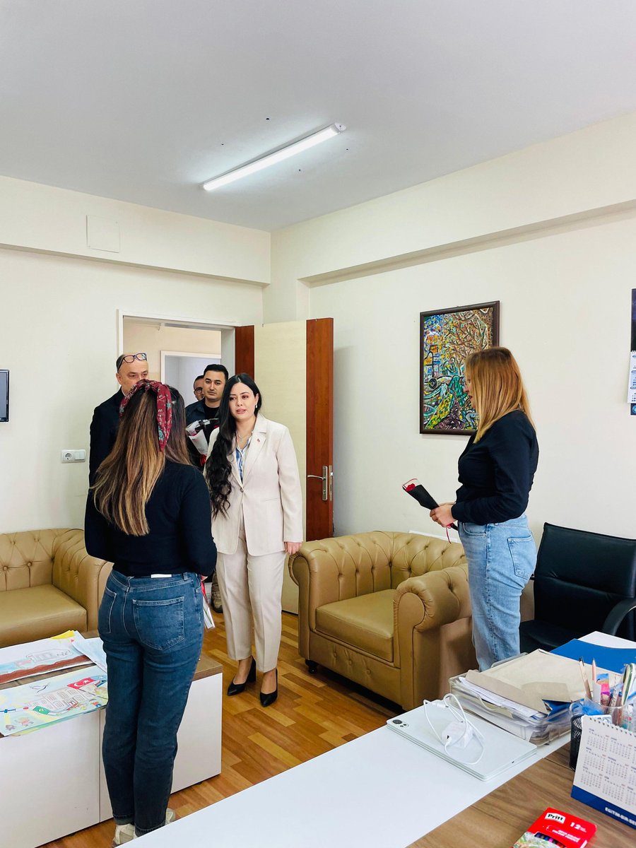 TC_Marmara's tweet photo. Kaymakamımız Sn. Rumeysa GÖRENTAŞ, kurumlarımızda görevli  kadın personellerimizin Dünya Kadınlar Gününü kutladı. https://t.co/nBK8B4wLeJ