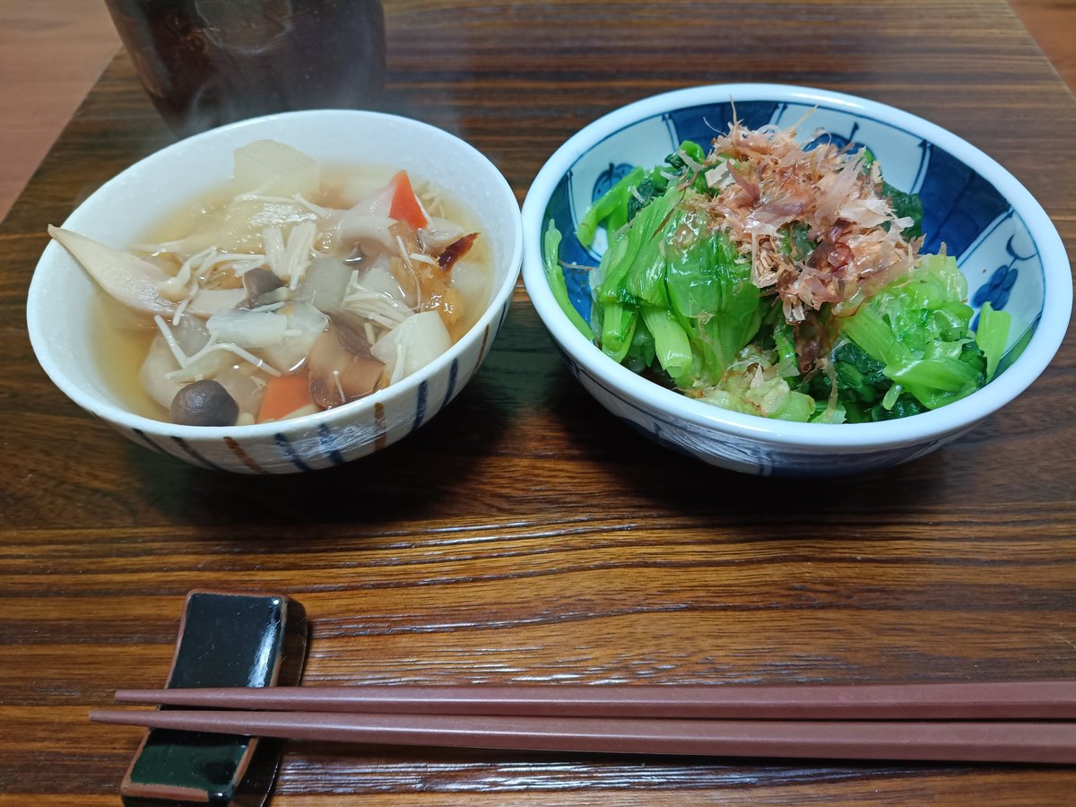 650yen's tweet photo. けんちん汁と小松菜のお浸しで一献。 https://t.co/TPM9mMP2Ys