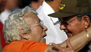 Melba Hernández Rodríguez del Rey, combatió en el Moncada, el III Frente, trabajó en la reorganización del Movimiento 26 de Julio, presidió el Comité Cubano de Solidaridad con Vietnam del Sur, y después de Vietnam, Cambodia y Laos.
Mujer humilde y fiel.
#FarCuba la recuerda.