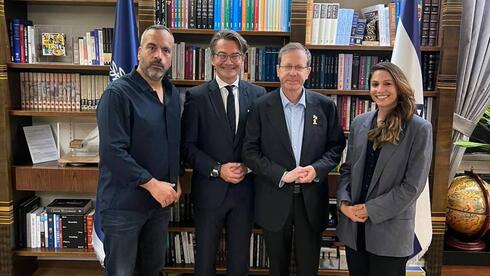 miguelahc992's tweet photo. Fue personalmente a reunirse con el presidente del Estado genocida para mostrar su apoyo en su participación eurovisiva. Hay gente que está siempre en el lado incorrecto de la historia. https://t.co/WKFwF4NAzA
