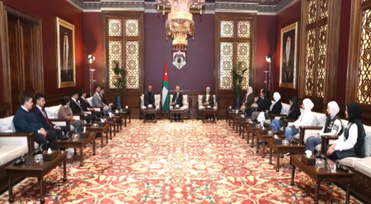 العيسوي يلتقي وفدا من مدرسة الملك عبدالله الثاني للتميز فرع السلط 