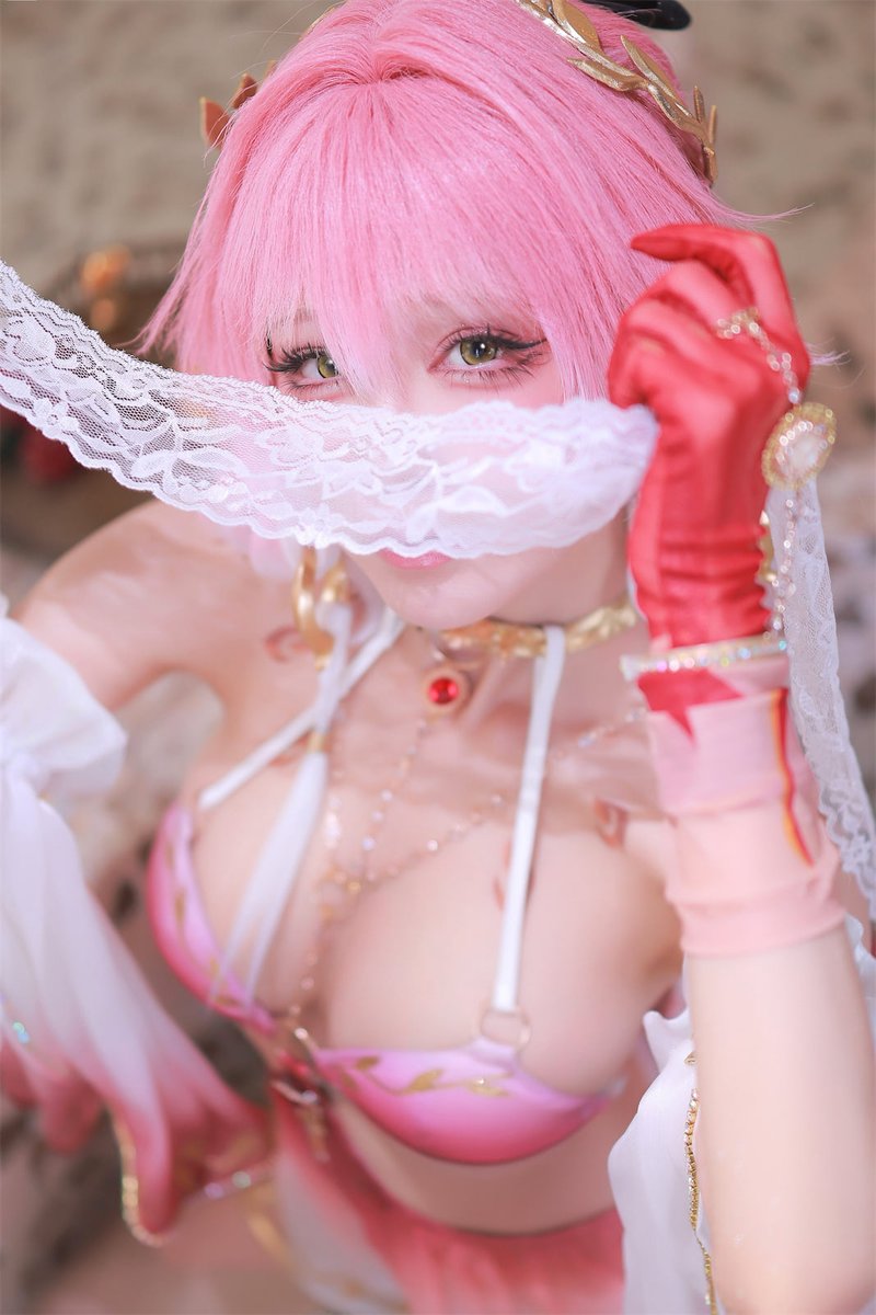 CosFuli's tweet photo. 水淼aqua 鸣潮长离场照 https://t.co/pcCQm98n2h