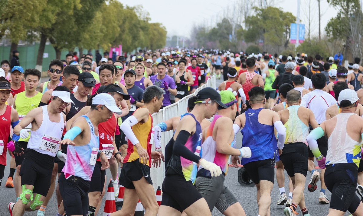JiangsuYouth's tweet image. 🌟 Get ready for the 2026 Nanjing North Shore Marathon on March 8! 🏃‍♂️ 20,000 runners will hit the streets from Nanjing Youth Olympic Sports Park, racing along the riverside! 💨 #NanjingMarathon #RunWithPride #YouthinJiangsu