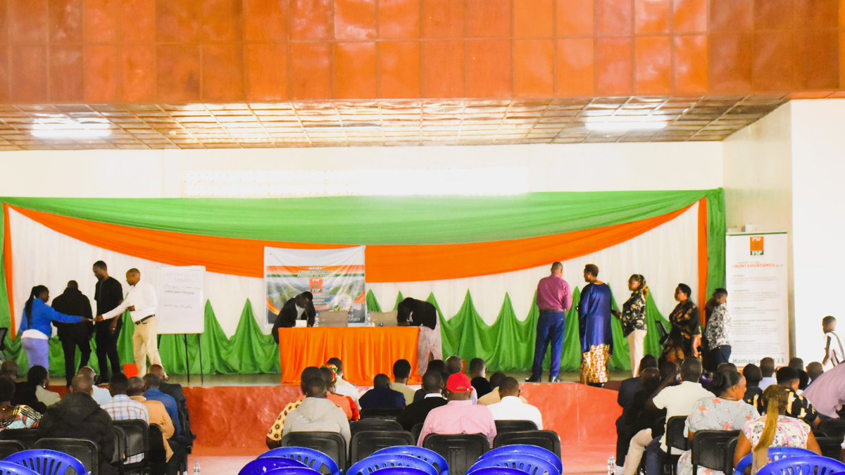 KarongiDistr's tweet photo. Ku biro by’Akarere harimo kubera amatora y’abayobozi b’Urugaga rw’abikorera ku rwego rw’Akarere ka #Karongi, Private Sector Federation @PSF_RWA Haratorwa Perezida n’aba visi Perezida babiri n’abakemurampaka barindwi. https://t.co/OTfT3hZ3kP