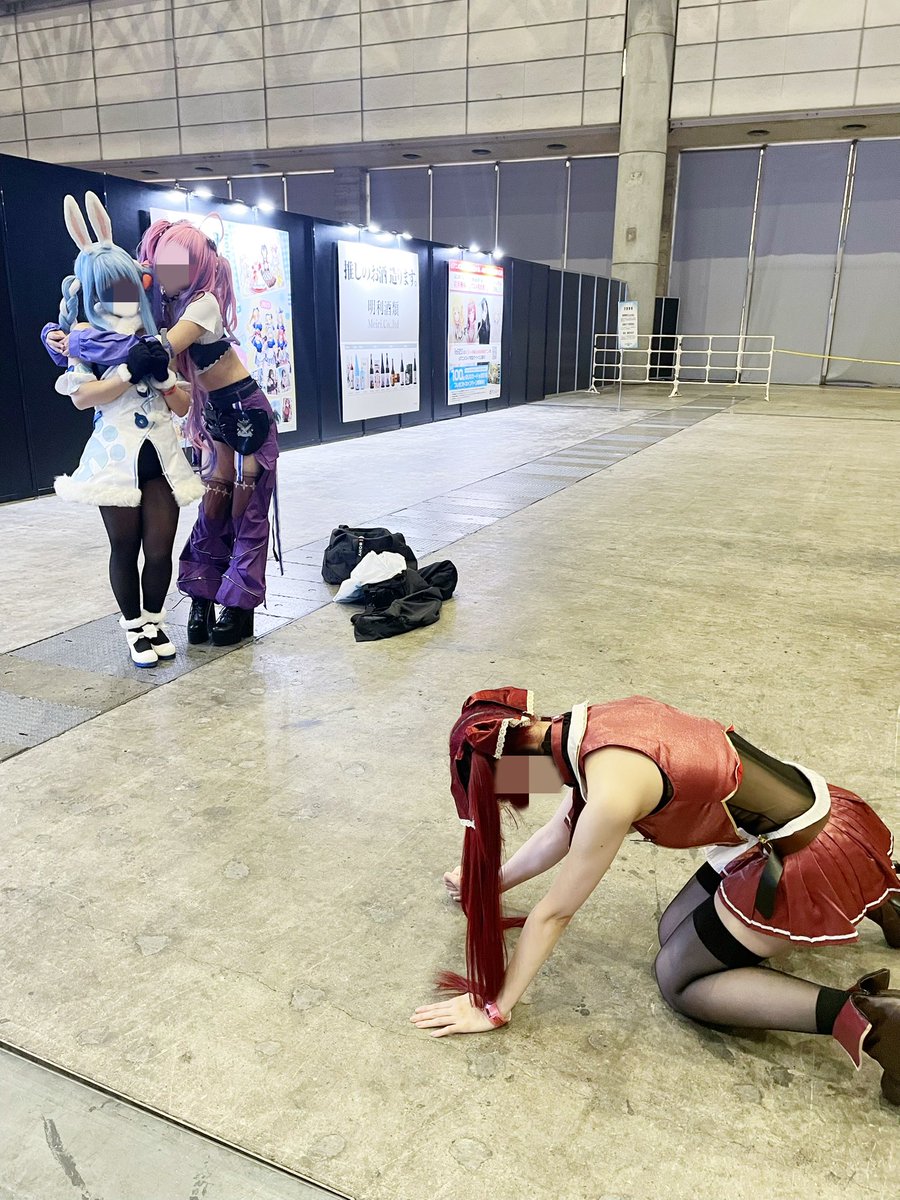 BANBAN_eu's tweet photo. ぺこマリの絆は？？？？？？？？
ねぇ、ぺこら………

(広い背中)

 #hololiveEXPOfes2026 
 #hololiveEXPOfes2026_DAY3 https://t.co/mjN1v9F1fj