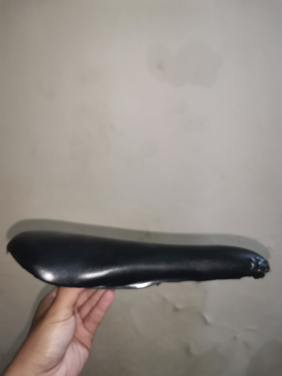 7srick's tweet photo. WTS saddle velo retrim, 100k aza #fnfjb https://t.co/NQf7NFTg5I