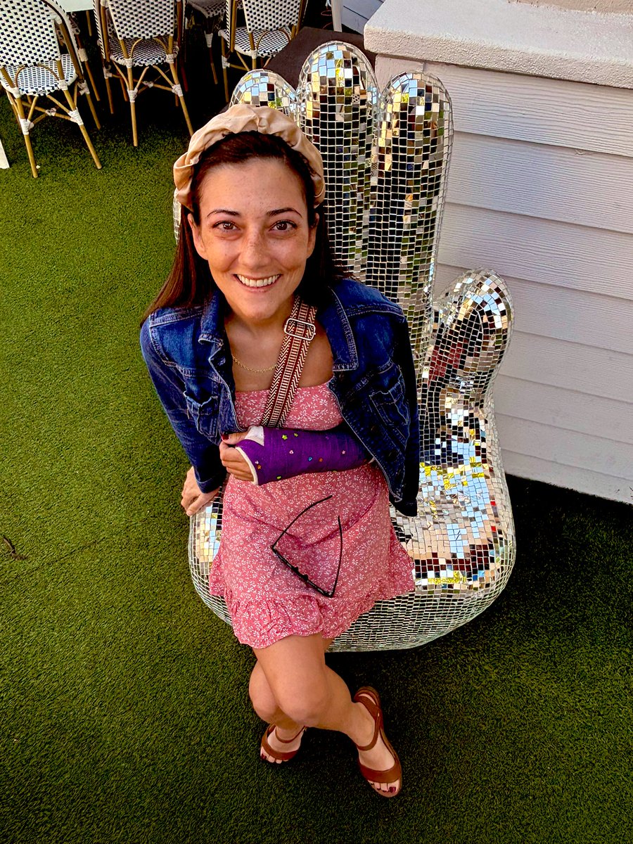 _LakeC's tweet photo. Hey yall I hope you missed me!! I had two major seizures and have been spending my time at the university of Florida and Miami , spinal taps, and biopsies still no answer! Please send me all your best wishes ❤️ 💜 https://t.co/mgkRv396y7