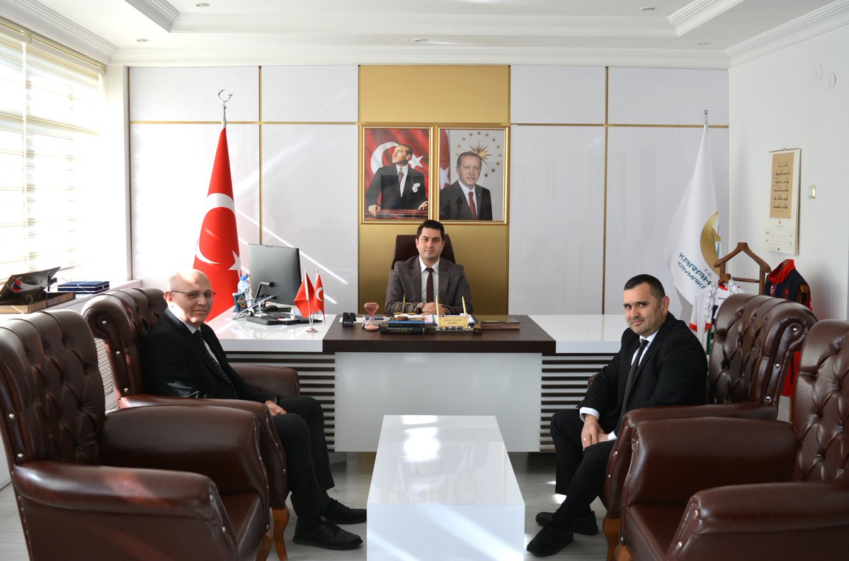 Kaymakamımız Sn. Ramazan Çelebi, Karahallı İlçe Devlet Hastanesinde Hastane Müdürü olarak göreve başlayan Adem Pür’ü makamında kabul etti.
Kaymakamımız, Hastane Müdürü Adem Pür’e yeni görevinde başarılar dileyerek görevinin hayırlı olmasını temenni etti.