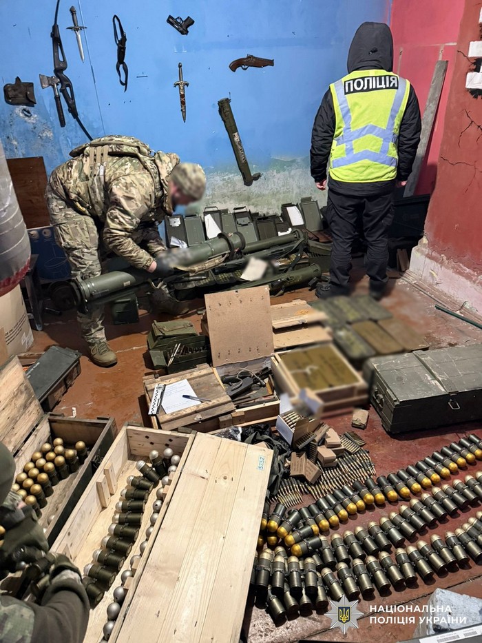 Понад 11,5 тисяч набоїв, автомати та вибухівку виявили у торговців зброєю у Києві та області (фото) -  cripo.com.ua/news/crime/pon…