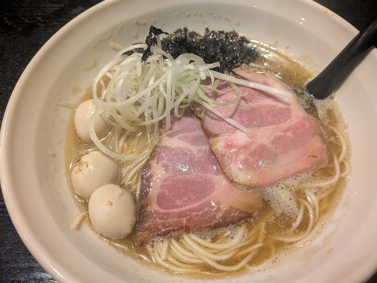 koozzee777's tweet photo. 【魚々麺 園~東大阪市/布施駅】
魚介系ラーメン専門で前から一度は行ってみたかったったコチラへやっと訪麺🍜圧縮淡麗煮干しそばを食べて見たけど美味しかった！あと鯛白湯は鯛の風味も凄かった！
Google評価4.2のお店。魚介好きならかなりオススメ🥳
＃ラーメン　＃魚々麺園
https://t.co/AMPLGSuUDI https://t.co/5j3KRhkfKX
