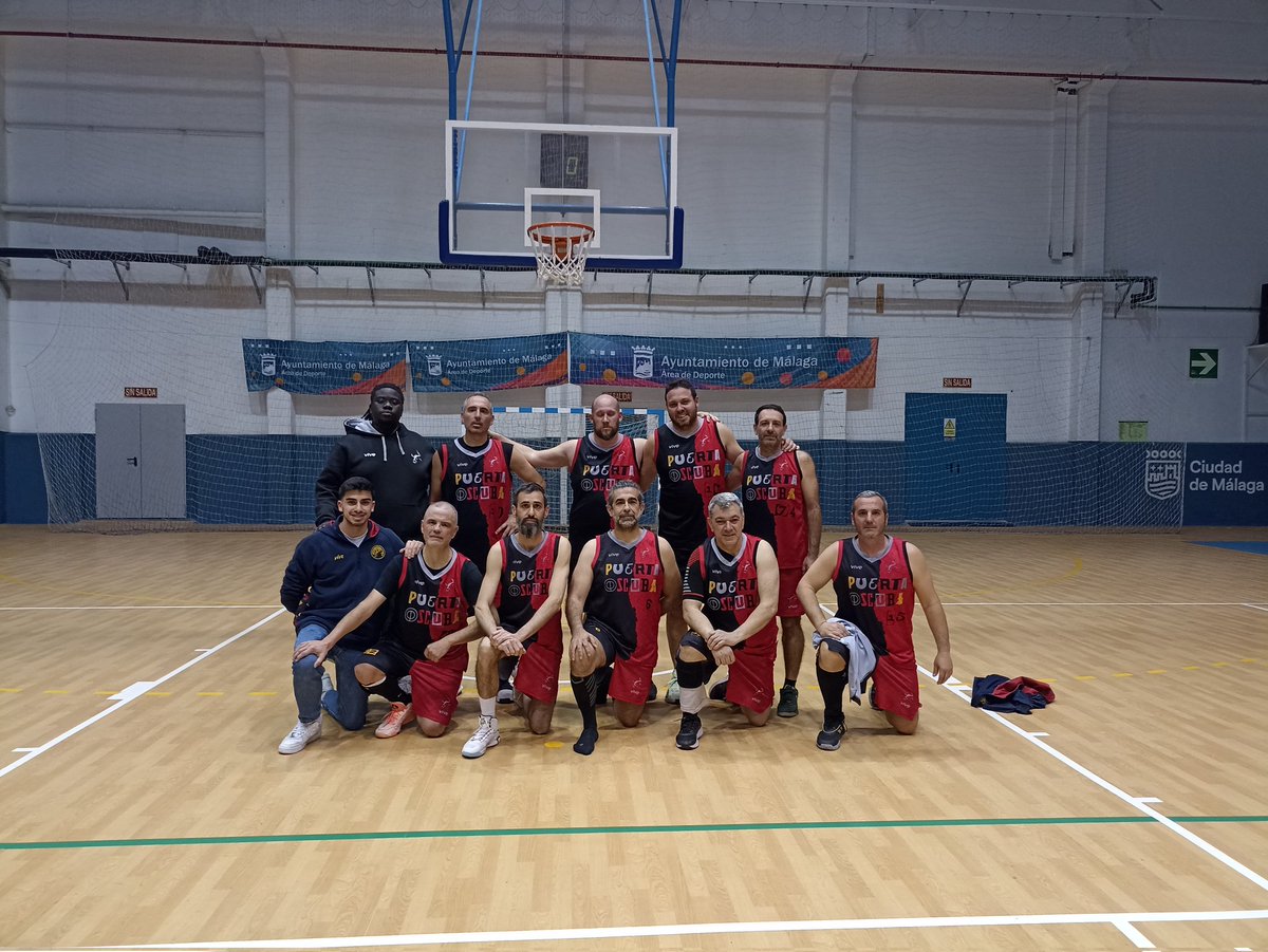 BayoKane's tweet photo. Ayer por la tarde tuvimos un encuentro muy especial en el mítico pabellón de ciudad jardín 🏟️🖤

Un gran partido competido hasta el final♥️ @CDJPuertaOscura https://t.co/JHKHtbMSMN