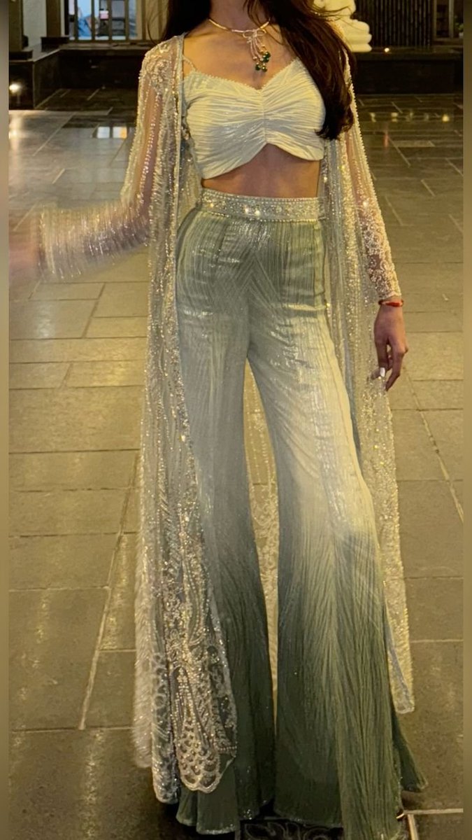 skillinabox's tweet photo. Soft glam, sharp silhouette, and just the right amount of sparkle ✨
Fusion fashion like this proves you don’t have to choose between elegance and edge you can wear both.
Crop blouse, flowy pants, and a statement cape… modern ethnic done right. 💫
#FusionFashion #ModernEthnic https://t.co/UmDN4J87Jy