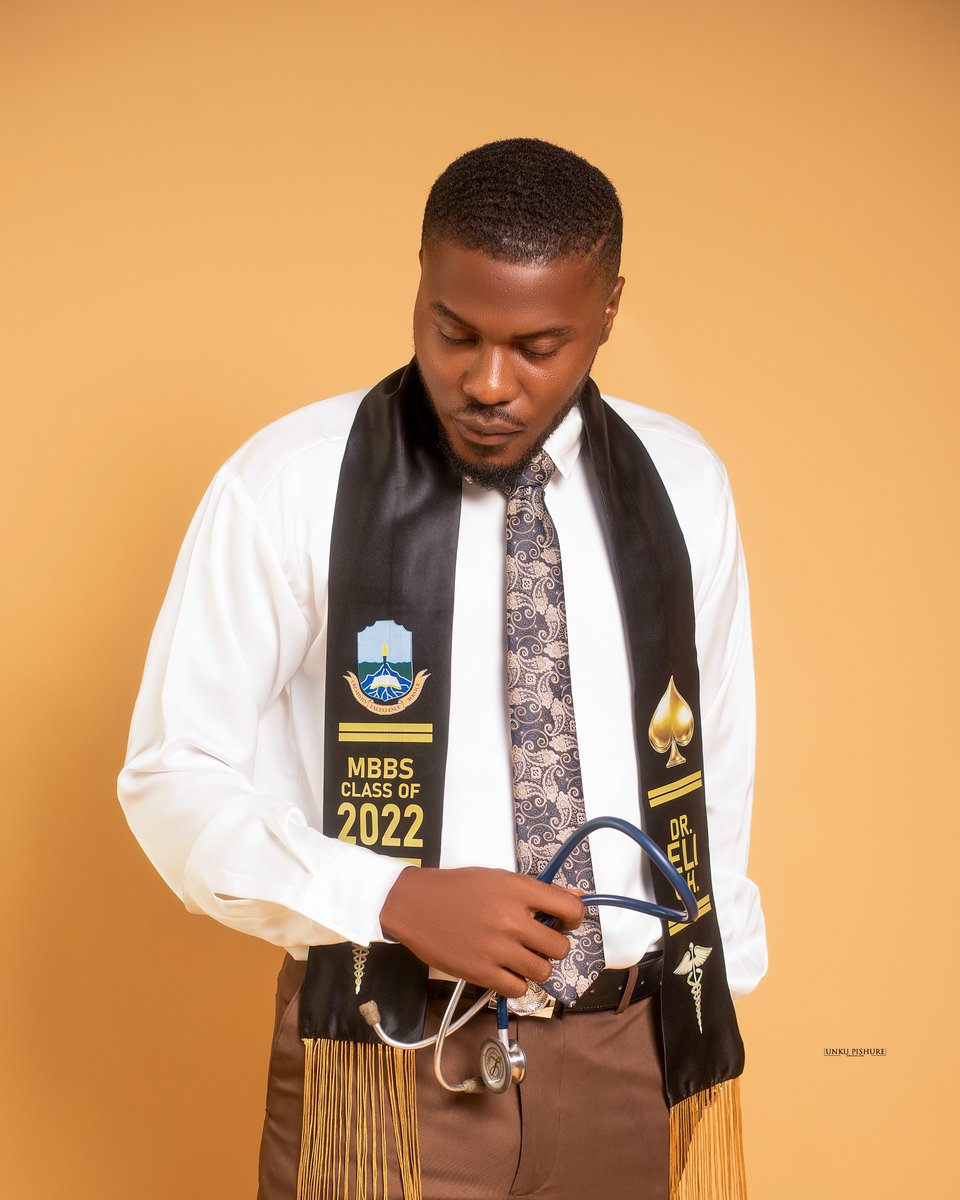 eli_horsfall's tweet photo. Today, I become a medical doctor (officially)

MBBS (Niger Delta University) 
The Biochemist !

Dr. Eli https://t.co/PQL8HFeuYB