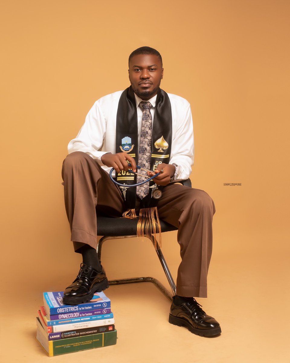 eli_horsfall's tweet photo. Today, I become a medical doctor (officially)

MBBS (Niger Delta University) 
The Biochemist !

Dr. Eli https://t.co/PQL8HFeuYB
