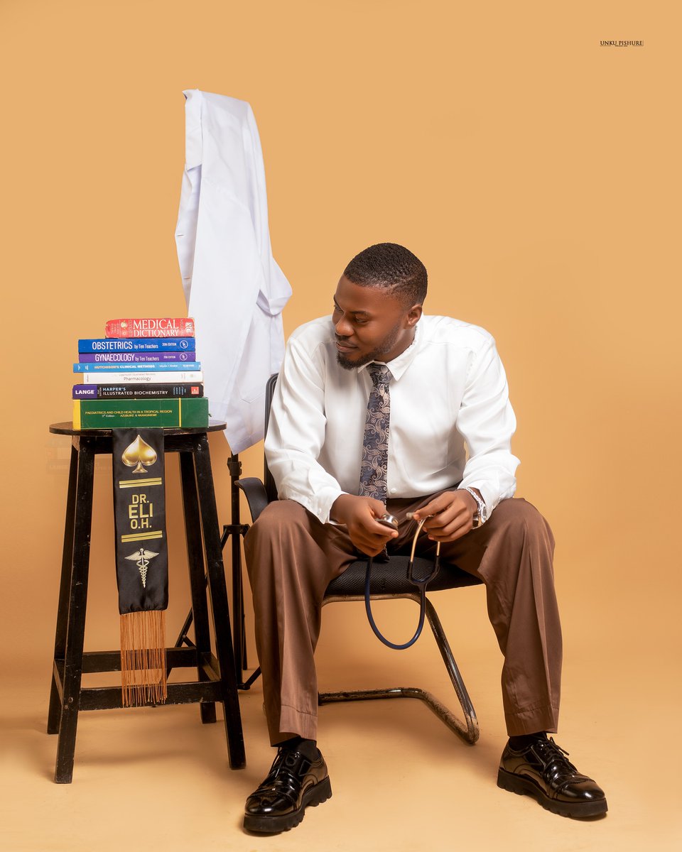 eli_horsfall's tweet photo. Today, I become a medical doctor (officially)

MBBS (Niger Delta University) 
The Biochemist !

Dr. Eli https://t.co/PQL8HFeuYB