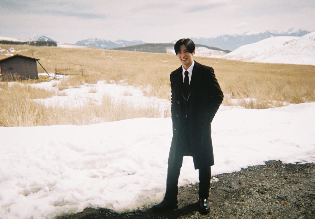 °˖🕊️ オフショット 🕊️｡* 

漆原の遺族に寄り添う姿を
ぜひ劇場でご覧ください⊹˚₊

🎬映画 #ほどなくお別れです 
大ヒット上映中！
#目黒蓮