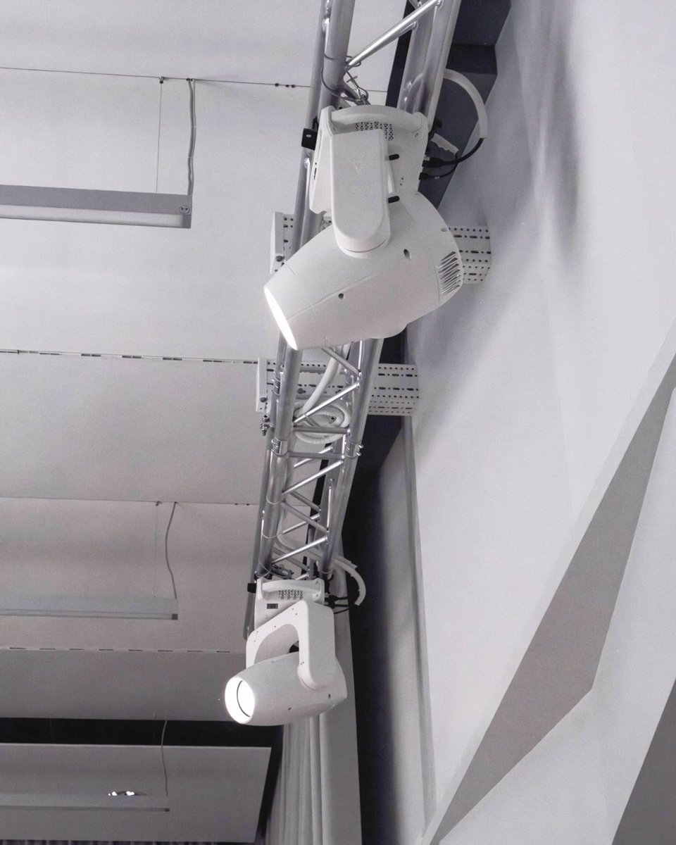 PROLIGHTS tweet media