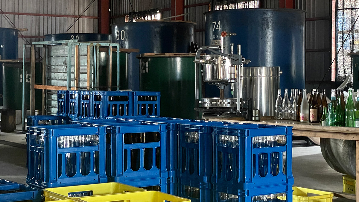 ありがたいことに、現在Sake Worldには大手企業様とのコラボや、飲食店様からのオリジナル日本酒（PB）製造のご相談が増えています。
しかし正直にお話しすると、今の「Sake