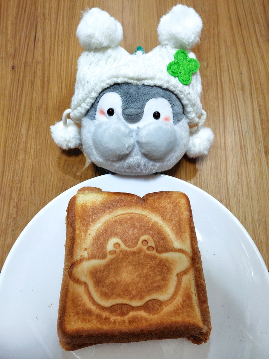 久しぶりのホットサンドうまく焼けて早くたびたいわた雪コウペンちゃん🍀