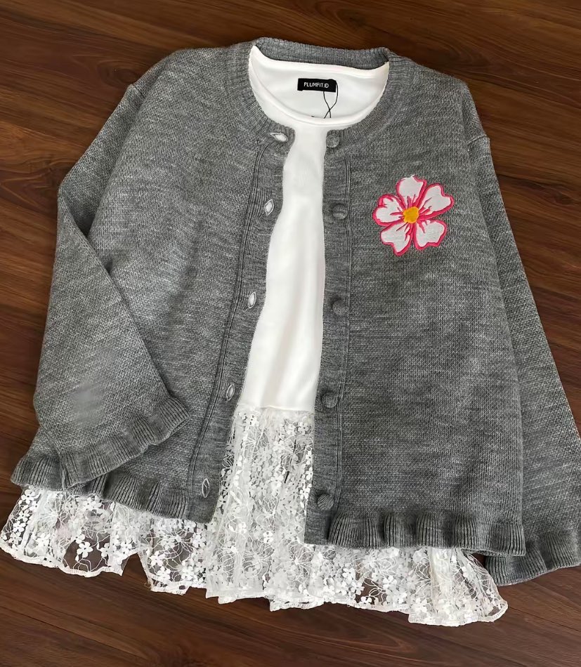jungjless's tweet photo. NYESEL BARU TAU TOKO INI SEKARANG😭

Hidden gem knitwear dari local brand ini lucu lucu banget, modelnya gemes parah tapi harganya masih 100ribuan🥹🫶🏻 https://t.co/84vbcC9eob
